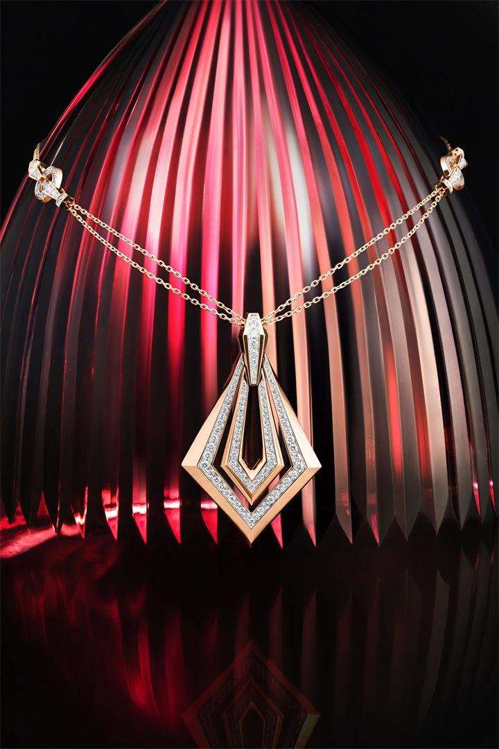 Diamond pendant on a red fluted set