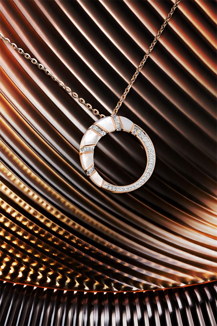 Diamond bangle and pendant on a bronze fluted set