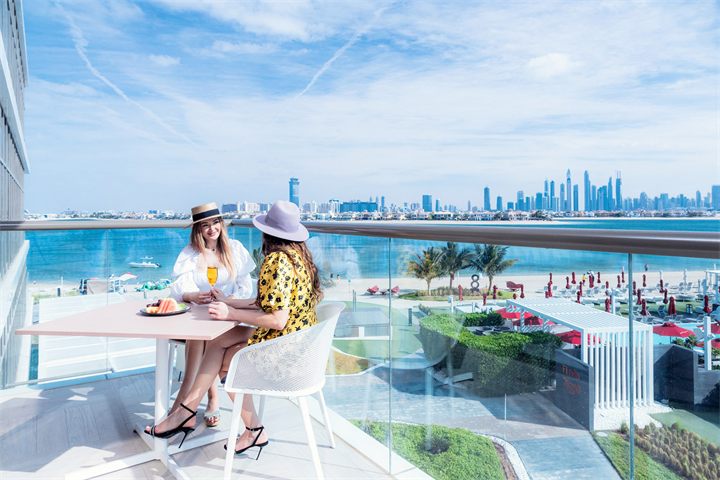 People and lifestyle photography in Dubai by Moataz Hachem
